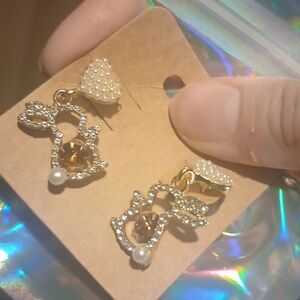 ♥️ B🐰 5 / $20 Elegant Pearl and Crystal Bunny Earrings